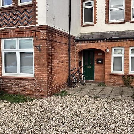Two Bedroom, Off-Road Parking Ludgershall  المظهر الخارجي الصورة