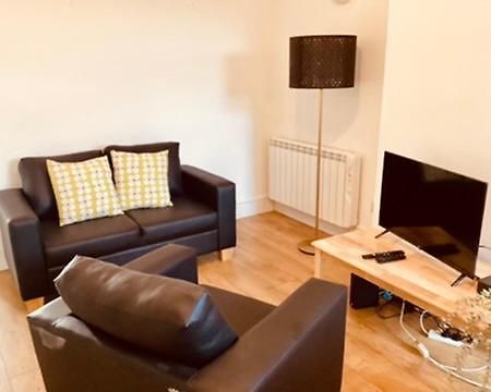 Two Bedroom, Off-Road Parking Ludgershall  المظهر الخارجي الصورة