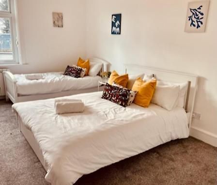 Two Bedroom, Off-Road Parking Ludgershall  المظهر الخارجي الصورة